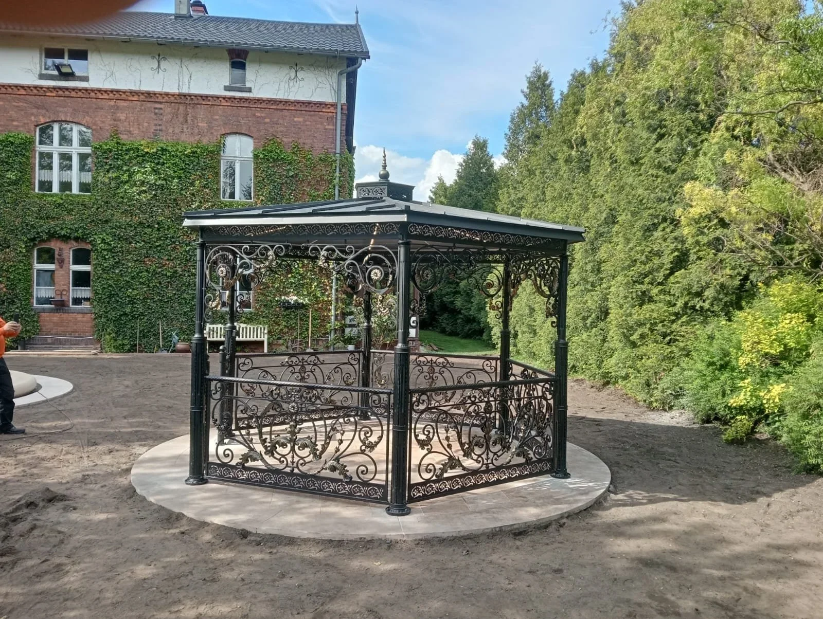 Altana Ogrodowa Kuta - Widok Szeroki na Posesji