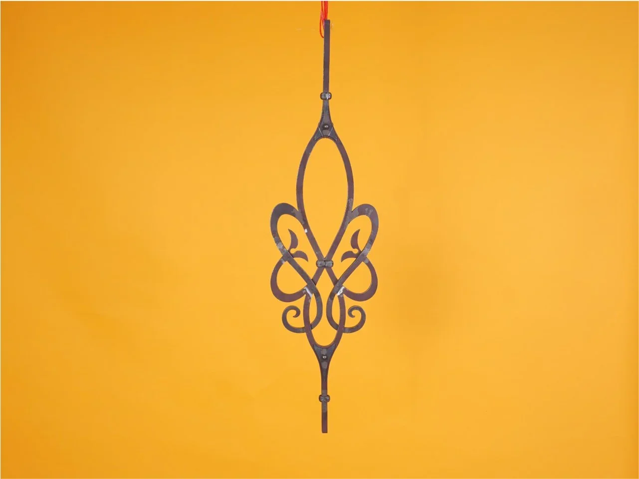 Ażurowy detal stalowy - Motyw roślinny