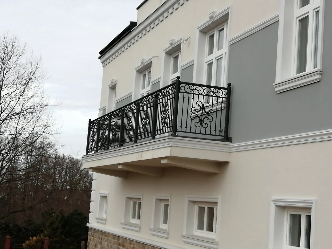 Balkon kuty - Widok boczny i estetyka