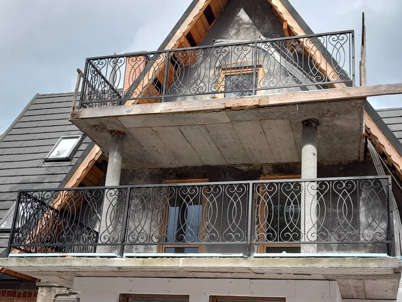 Balkony z Balustradami Kutymi - Realizacja