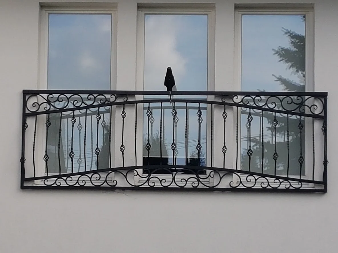 Balustrada balkonowa kuta wybrzuszona