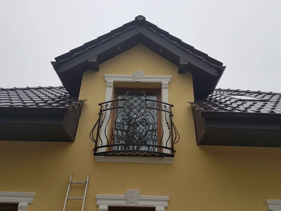 Balustrada balkonowa kuta - wzór kratka i esownice