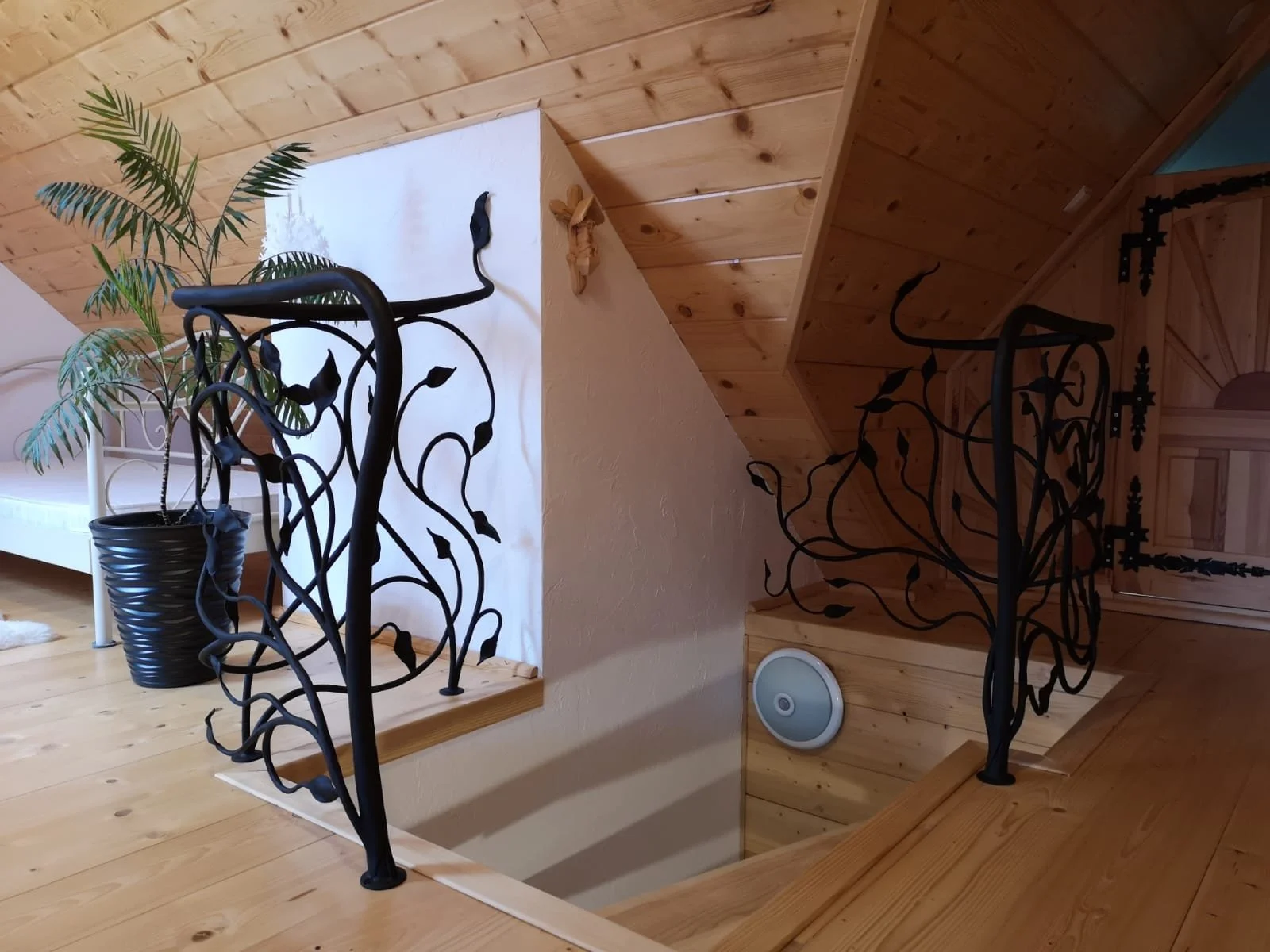 Balustrada 'Korzenie' kuta - widok z antresoli