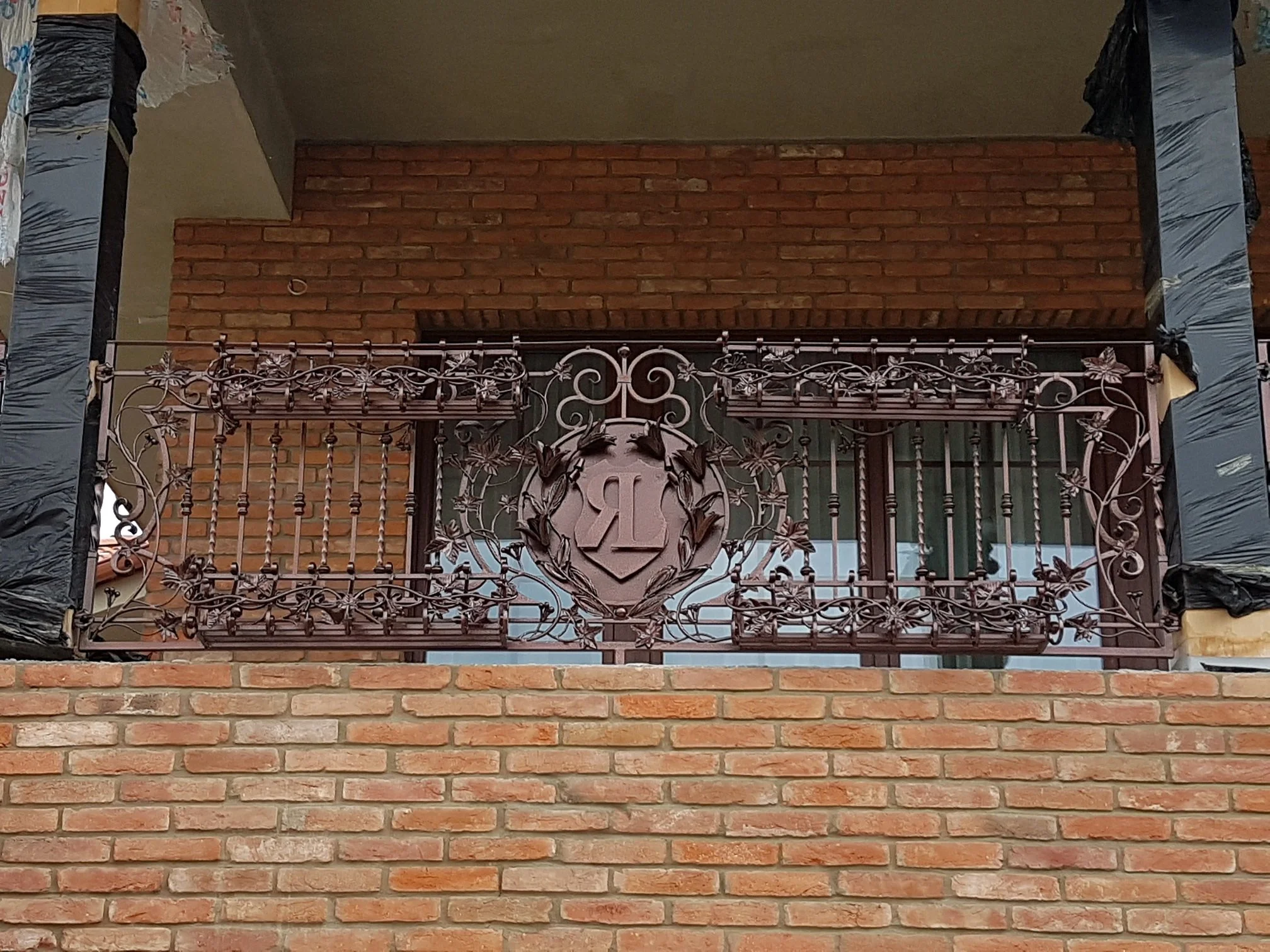 Balustrada Balkonowa - Herb z Inicjałem