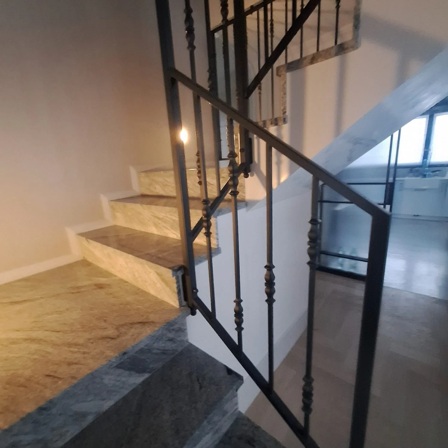 Balustrada Schodowa Kuta - Klasyczny Detal i Montaż