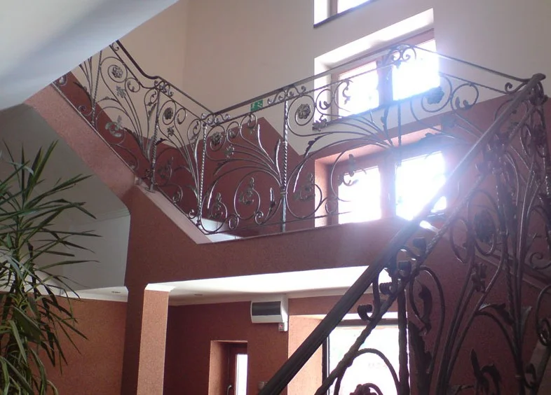 Balustrada Kuta w Holu Rezydencji