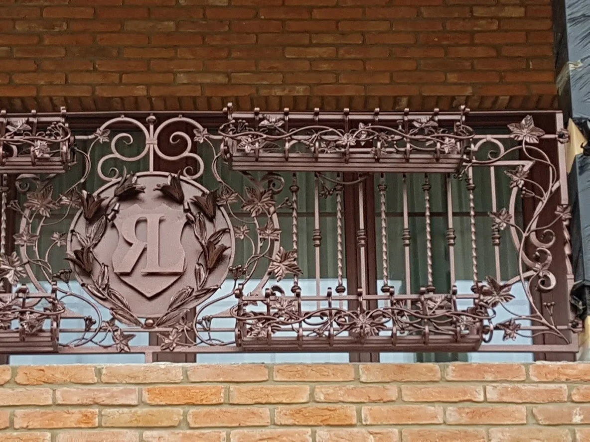 Balustrada kuta artystyczna z herbem - detal