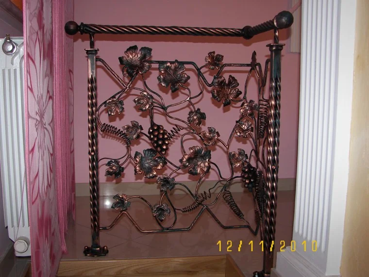 Balustrada Kuta z Winogronami i Brązową Patyną