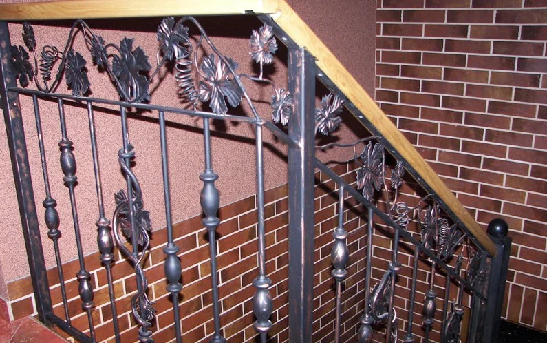 Balustrada Kuta z Motywem Winorośli i Winogron