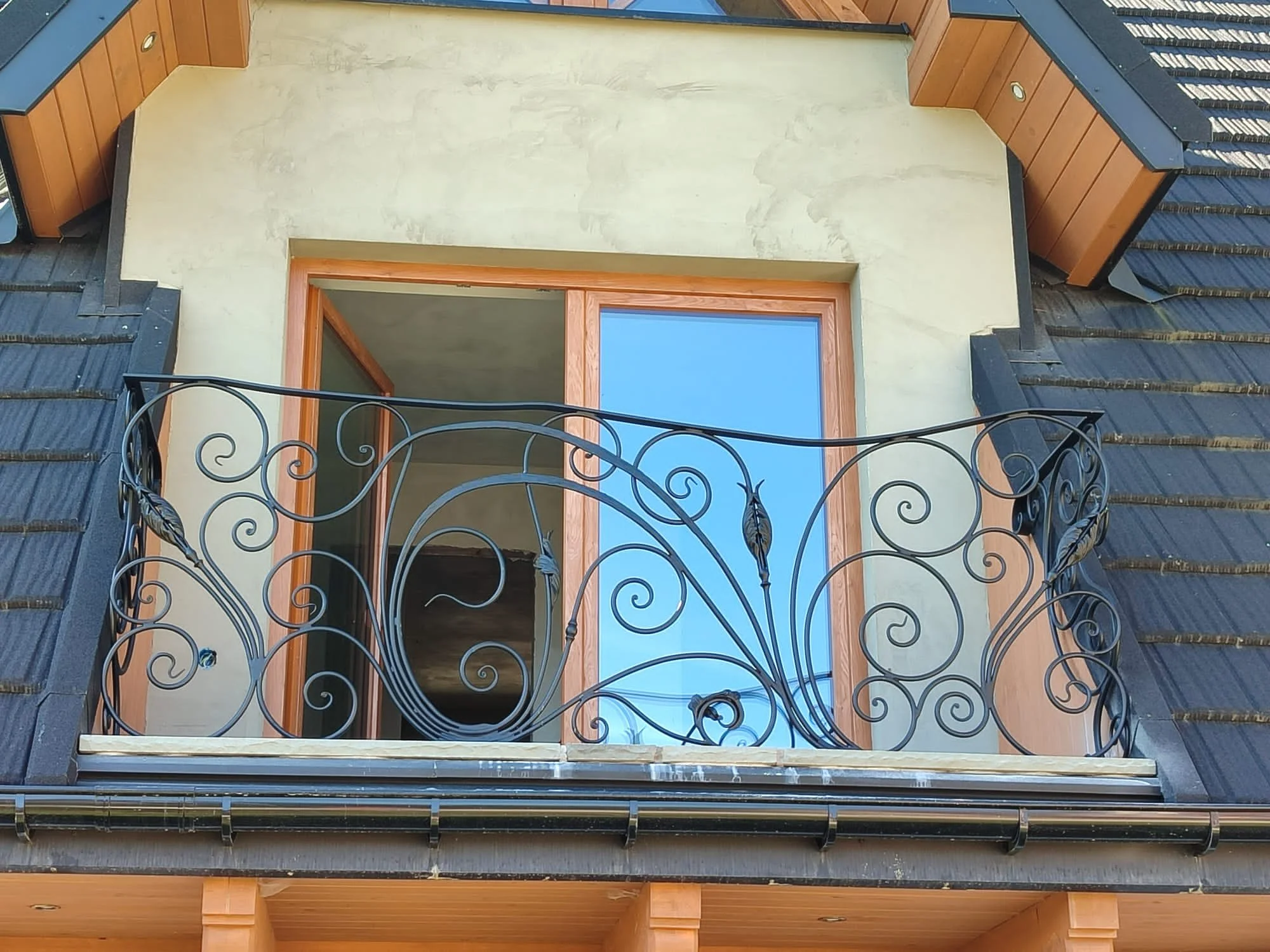 Balustrada kuta z motywem pąka kwiatu