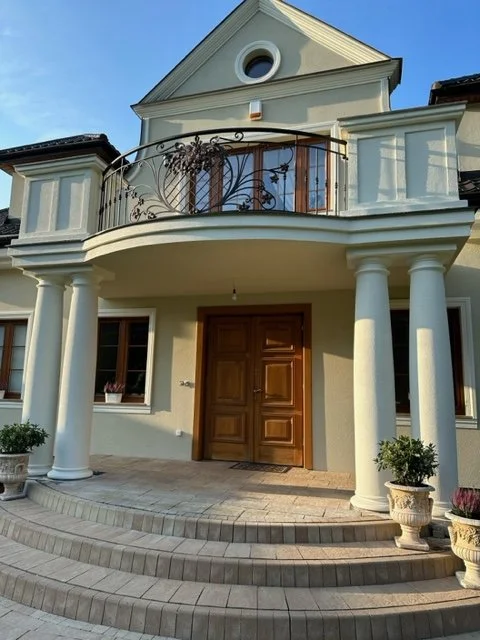 Balustrada kuta z motywem roślinnym - widok z boku