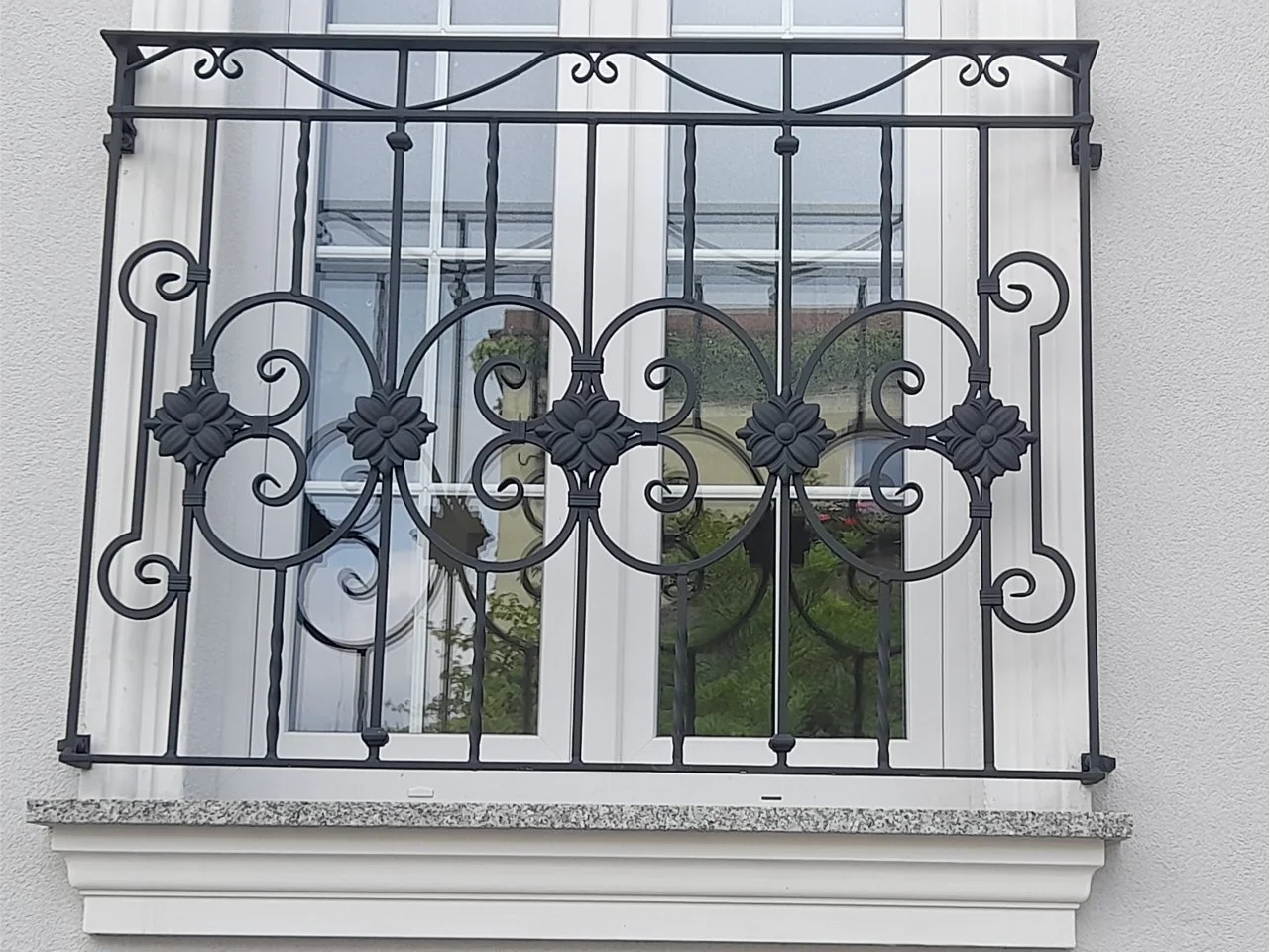 Balustrada okienna kuta - Róże (Czarna)