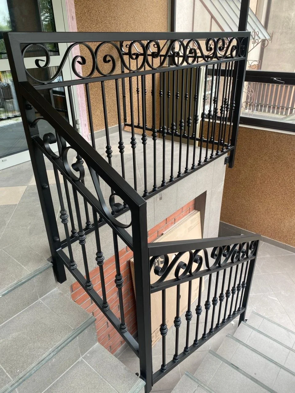 Balustrada Kuta Schodowa - Klasyczna Geometria