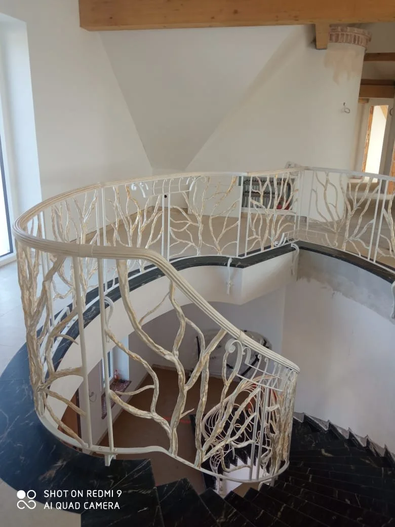 Balustrada wewnętrzna biała - gałązki - luksusowe wnętrze