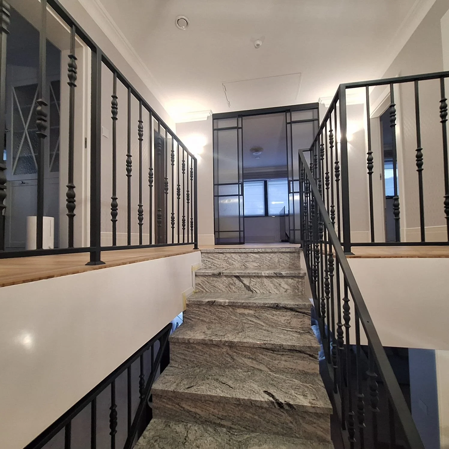 Balustrada Wewnętrzna - Granit i Stal