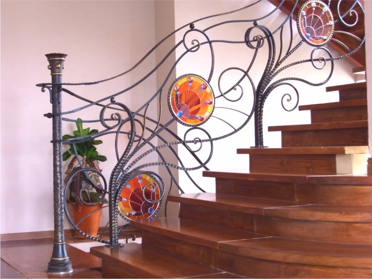 Balustrada Kuta z Ciepłymi Witrażami