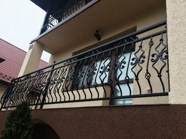 Balustrada zewnętrzna kuta 'Brzuszki' - klasyczna