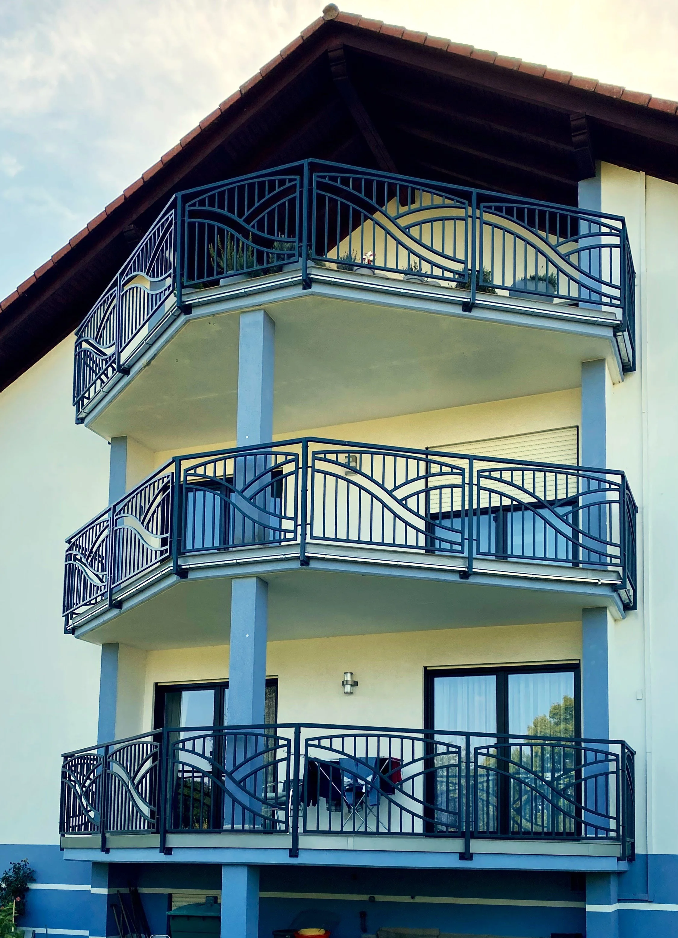 Balustrady Balkonowe Kute – Widok z Perspektywy Dolnej