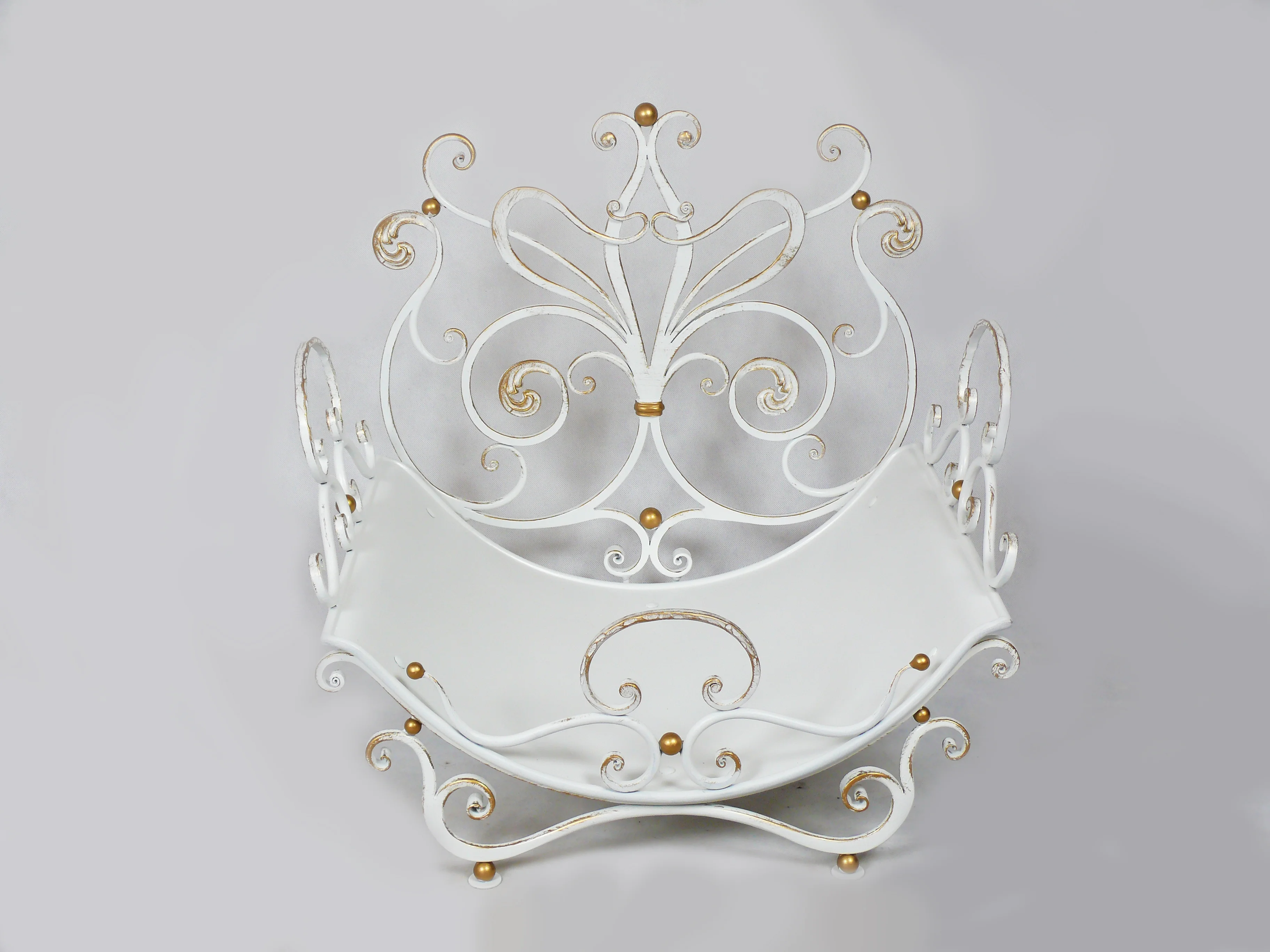 Front Białego Kosza na Drewno - Kuty Detal