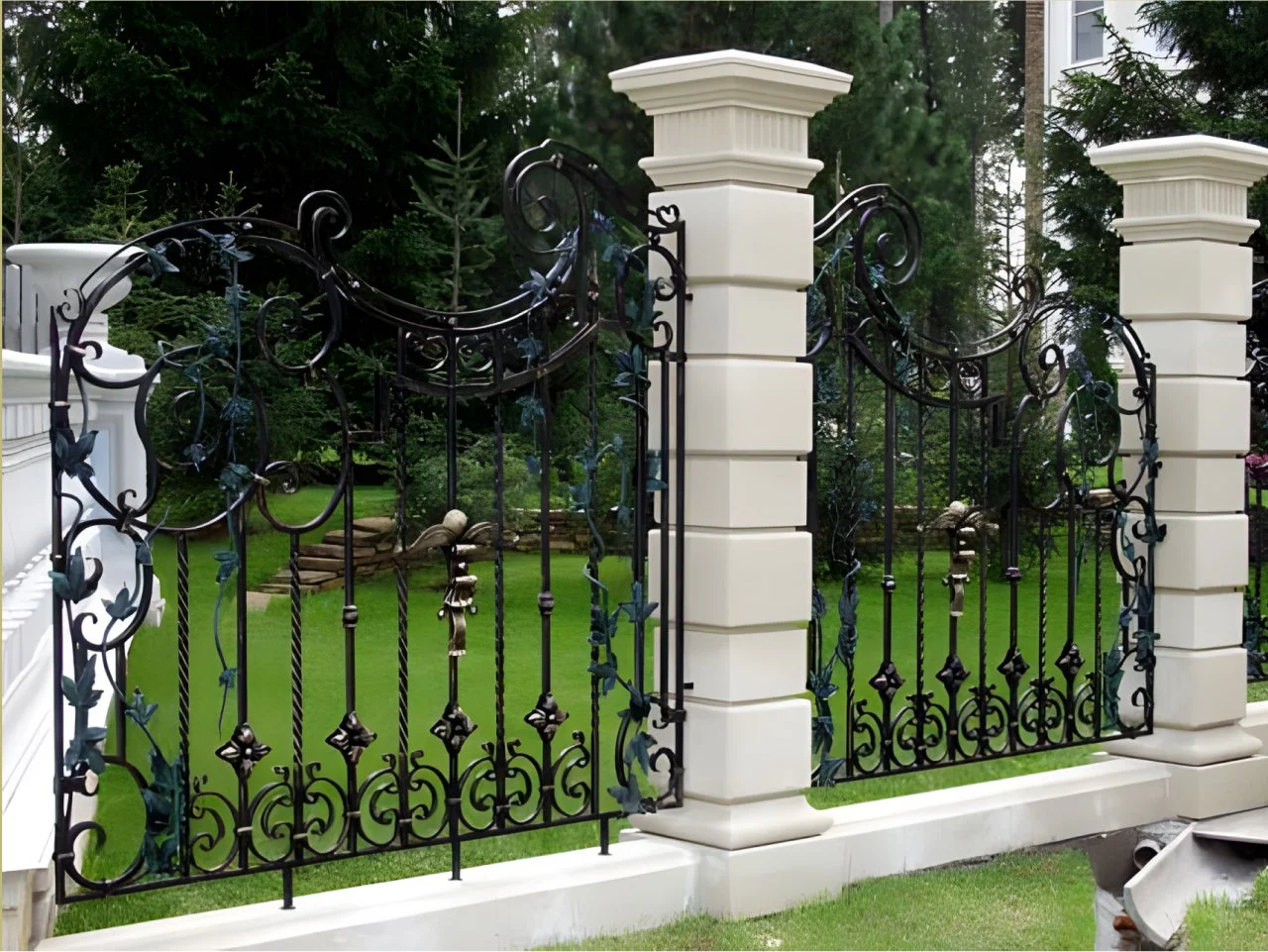 Bogate Ogrodzenie Zewnętrzne - Kute Zawijasy