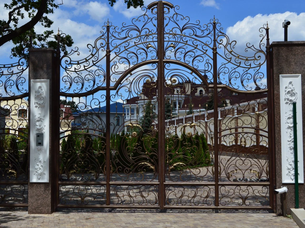 Brama Pałacowa Kuta - Widok Ogólny