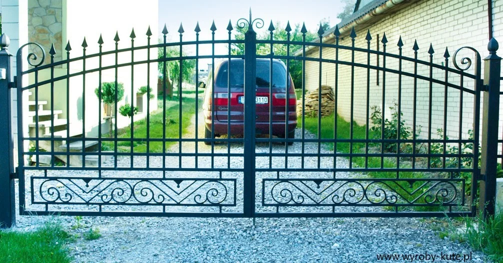 Brama Czarna - Nowoczesna Klasyka Prosta