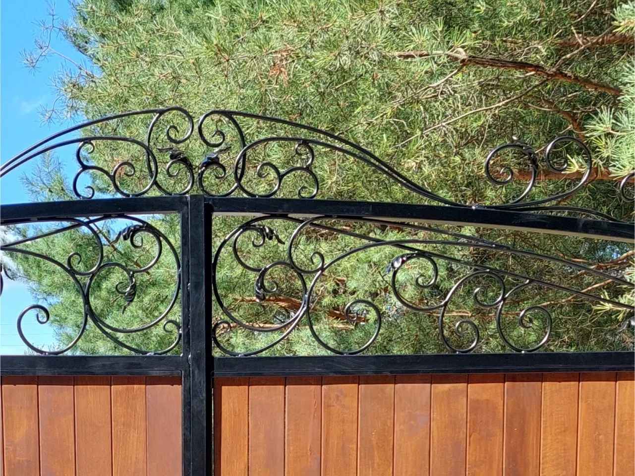 Brama Dwuskrzydłowa - Drewno i Metal