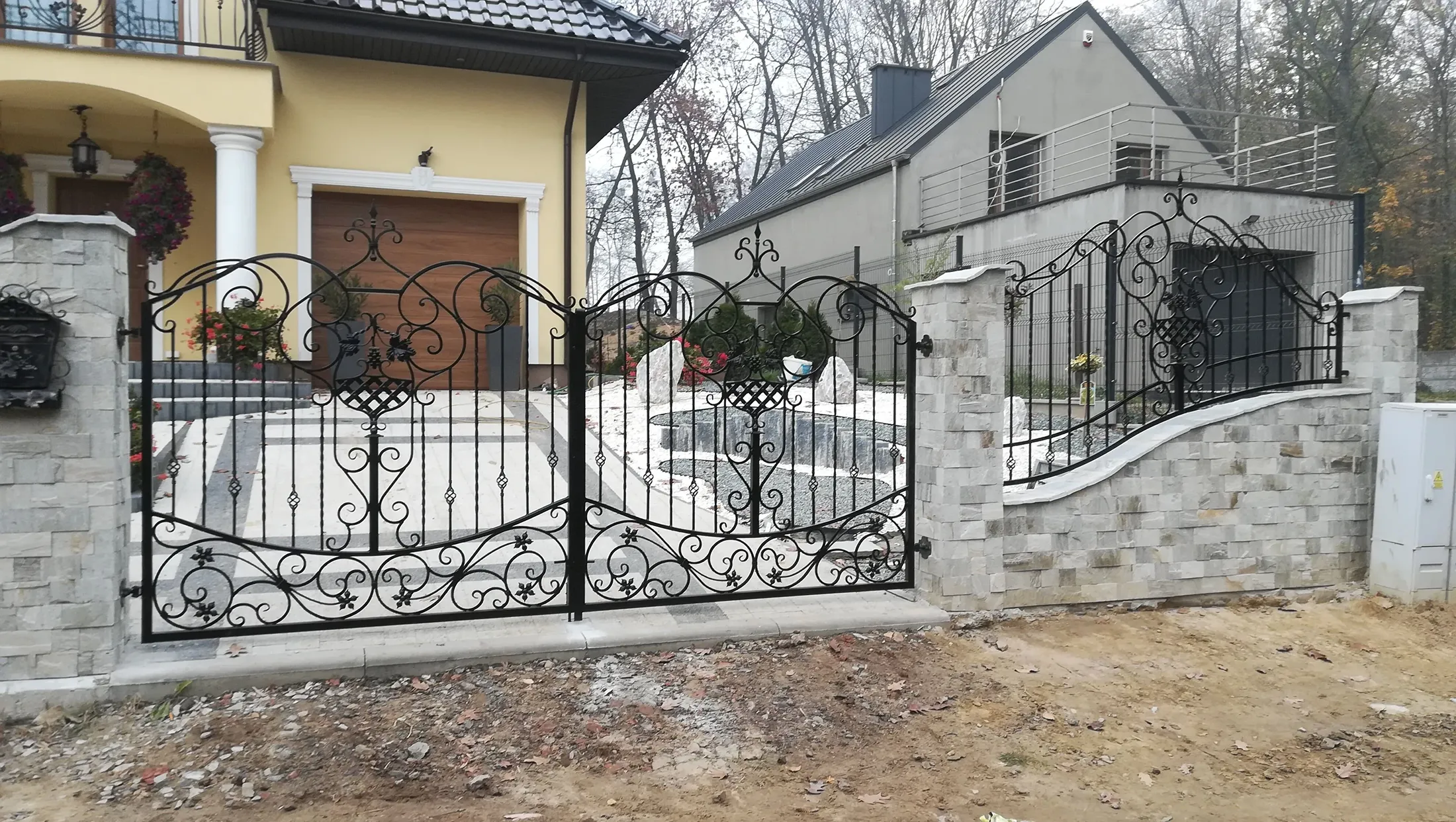 Brama kuta dwuskrzydłowa - motyw kosz kwiatowy