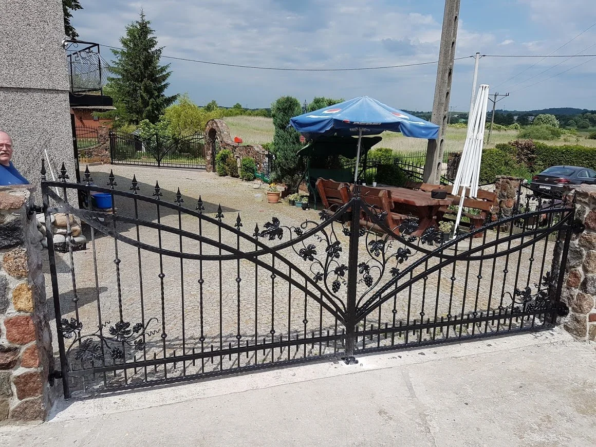 Brama Kuta Falowana z Winogronami