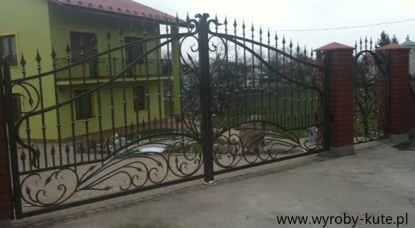 Brama Kuta - Liście Secesyjne Płynna Linia