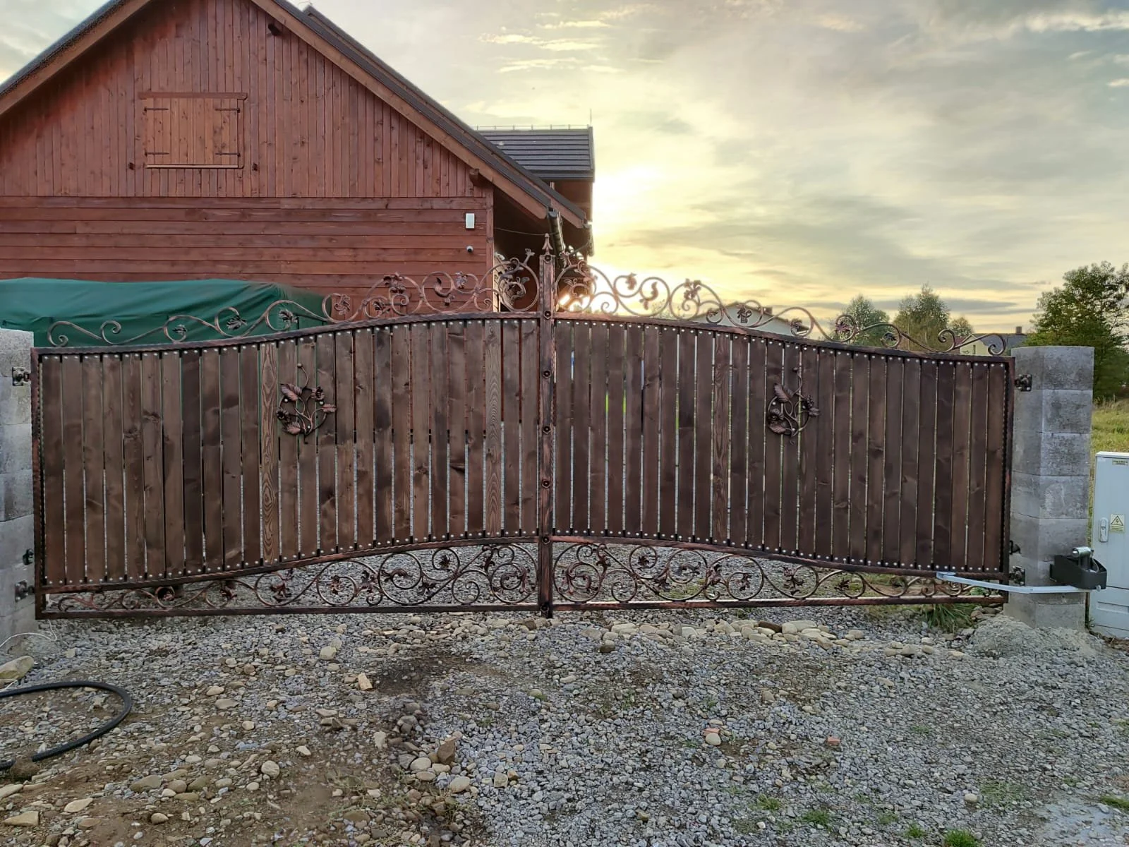 Brama kuta metalowo-drewniana - miedziana patyna