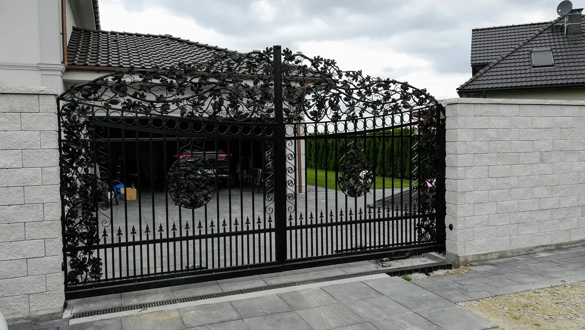 Brama kuta motyw winorośli - pełna blacha