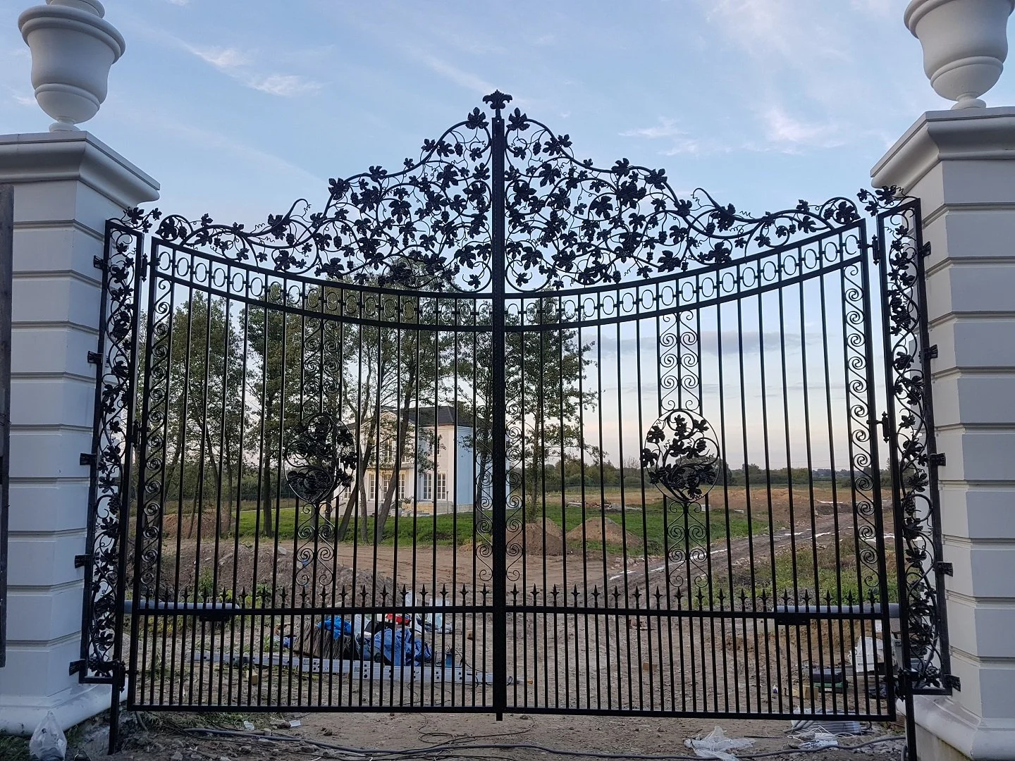 Brama Pałacowa - Motyw Winogrona