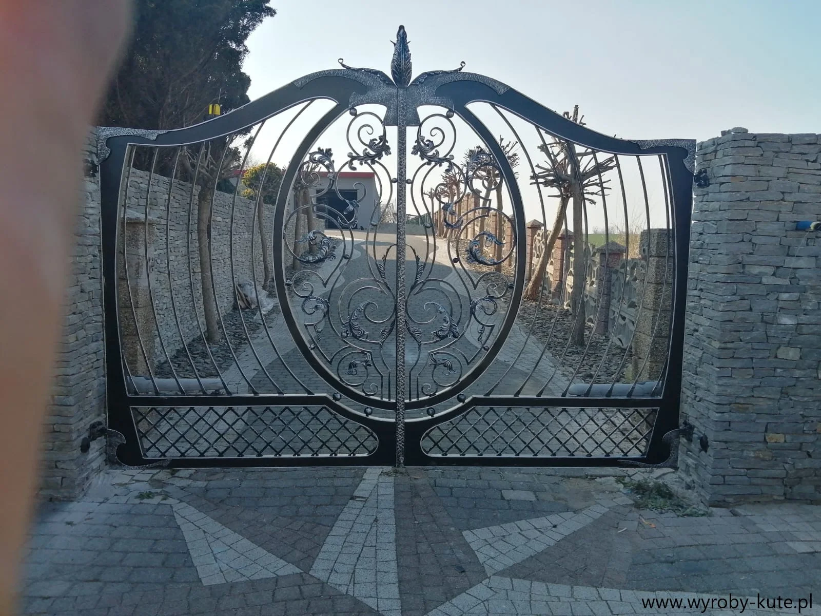 Brama Kuta Pełna - Blacha i Srebrna Patyna
