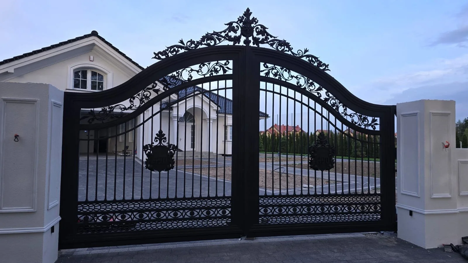 Brama Rezydencjonalna - Herbowa