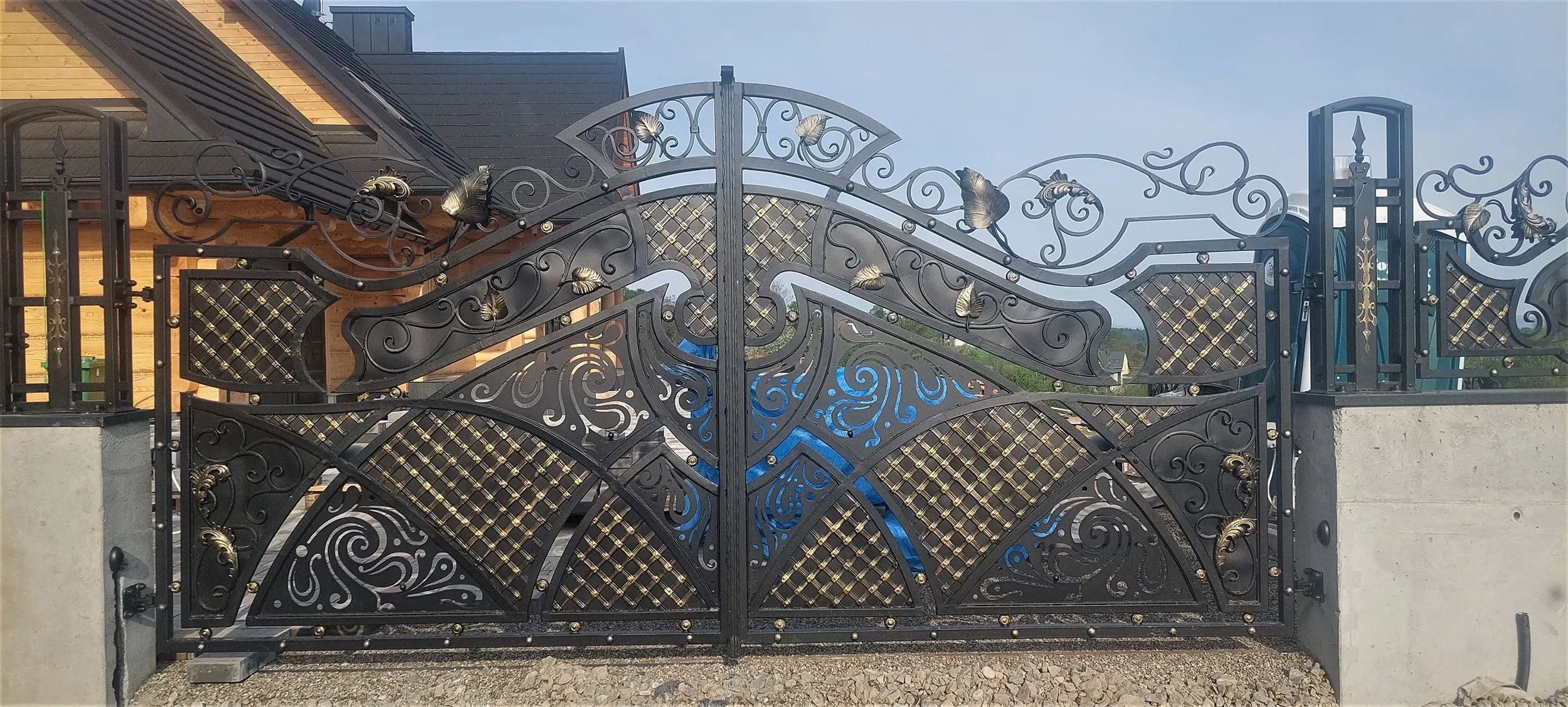 Brama Kuta 'Arystokratyczny Splendor' – Majstersztyk Współczesnego Kowalstwa Artystycznego