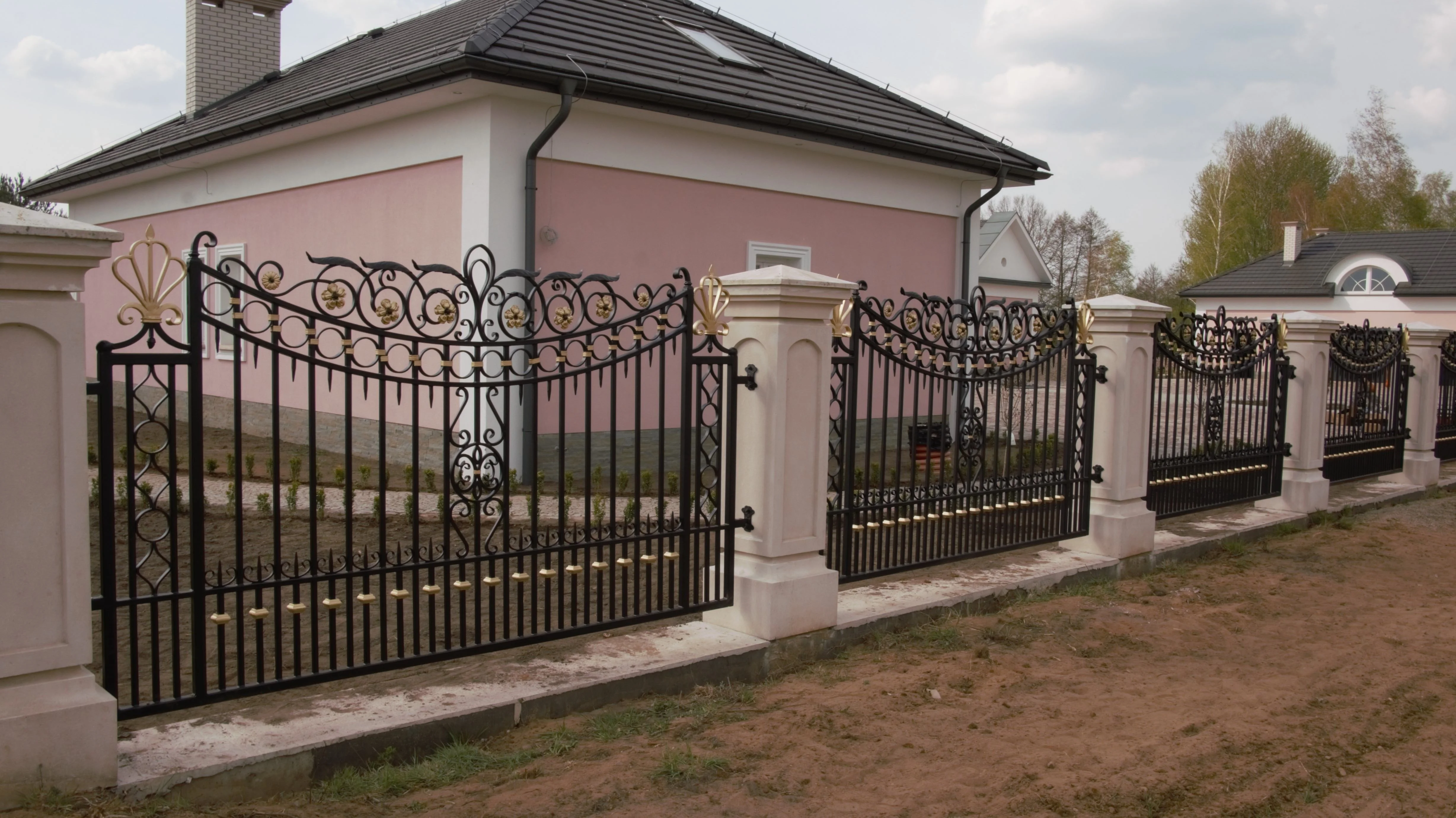 Linia Ogrodzenia Rezydencjonalnego - Złocona