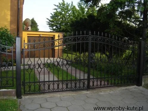 Brama Kuta z Rombami - Geometryczna