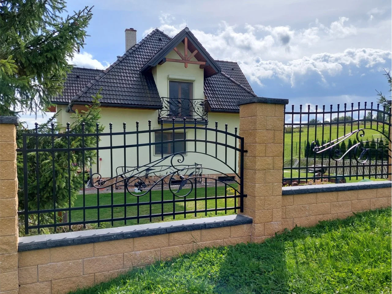 Brama Kuta z Różą - Detal Centralny