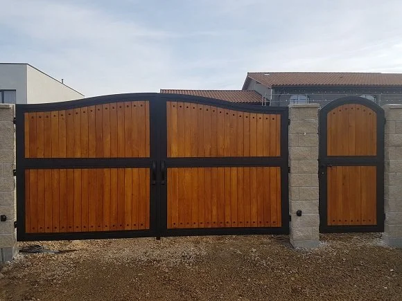 Brama Pełna - Drewno i Metal (Brąz)