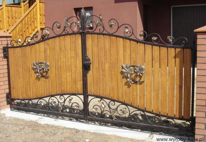 Brama Pełna Drewno i Metal - Dekor Liści