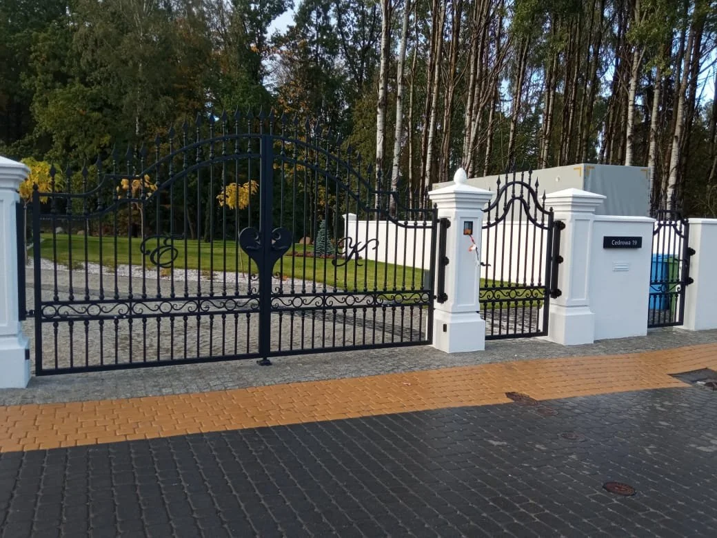 Brama Personalizowana Kuta - Serce i Inicjały (Front)