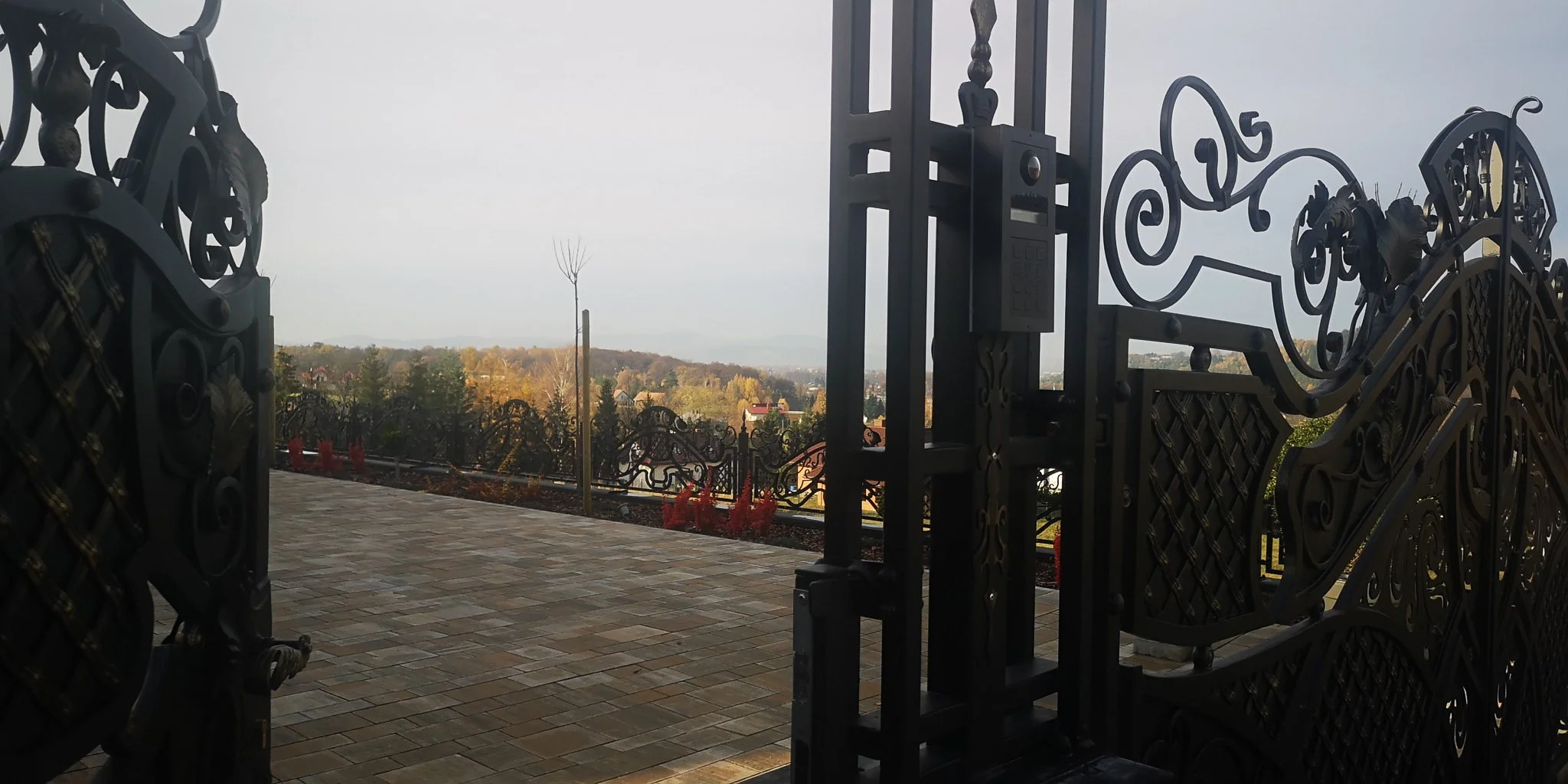 Automatyczna Brama Wjazdowa - Otwarta