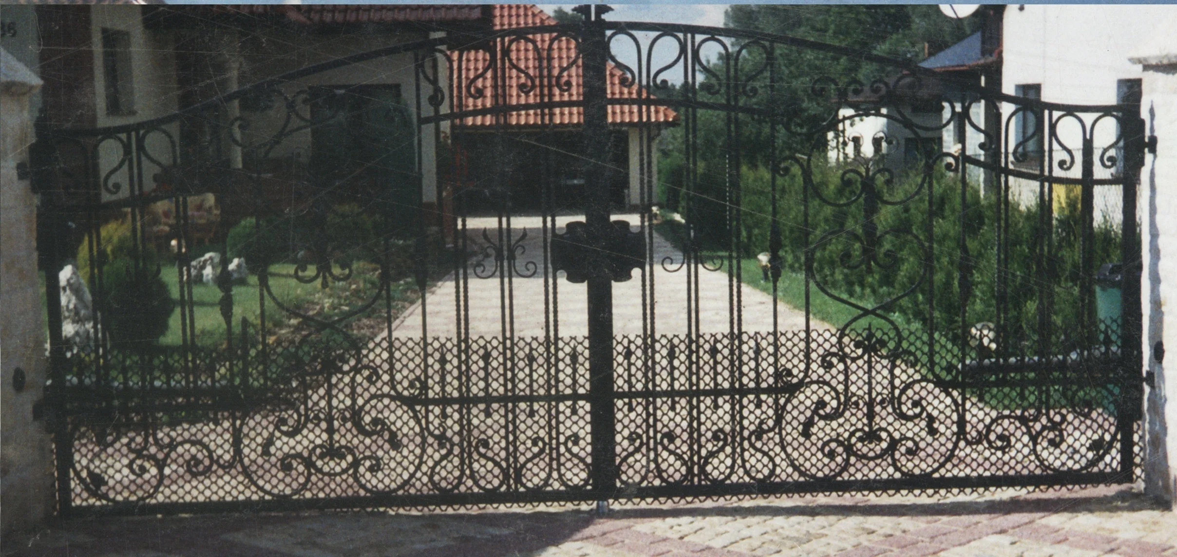 Brama wjazdowa ekskluzywna z dolną kratką