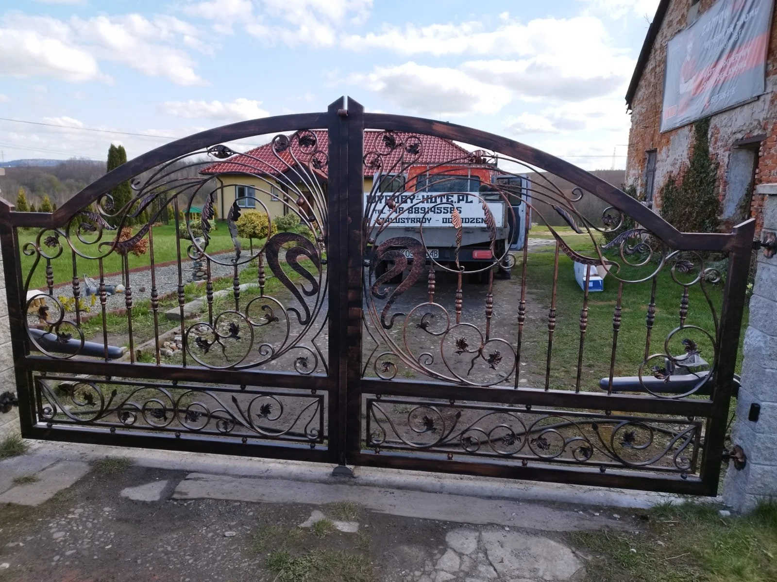 Brama Wjazdowa Kuta - Widok z Przodu
