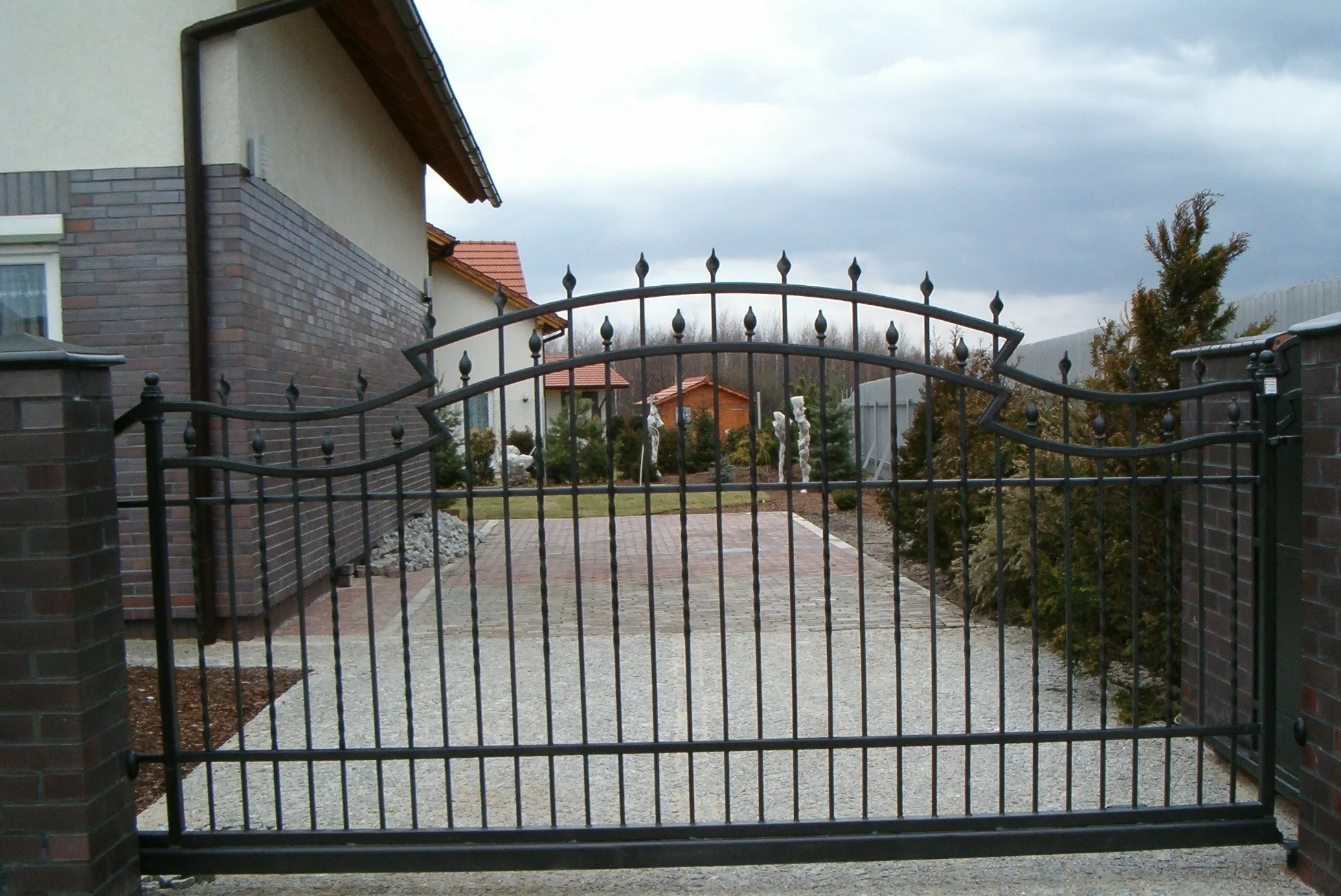 Brama wjazdowa łukowa profilowana