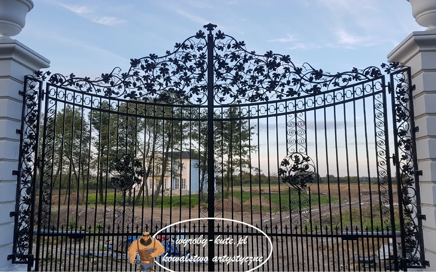 Brama wjazdowa pełna 'Winne Grono'