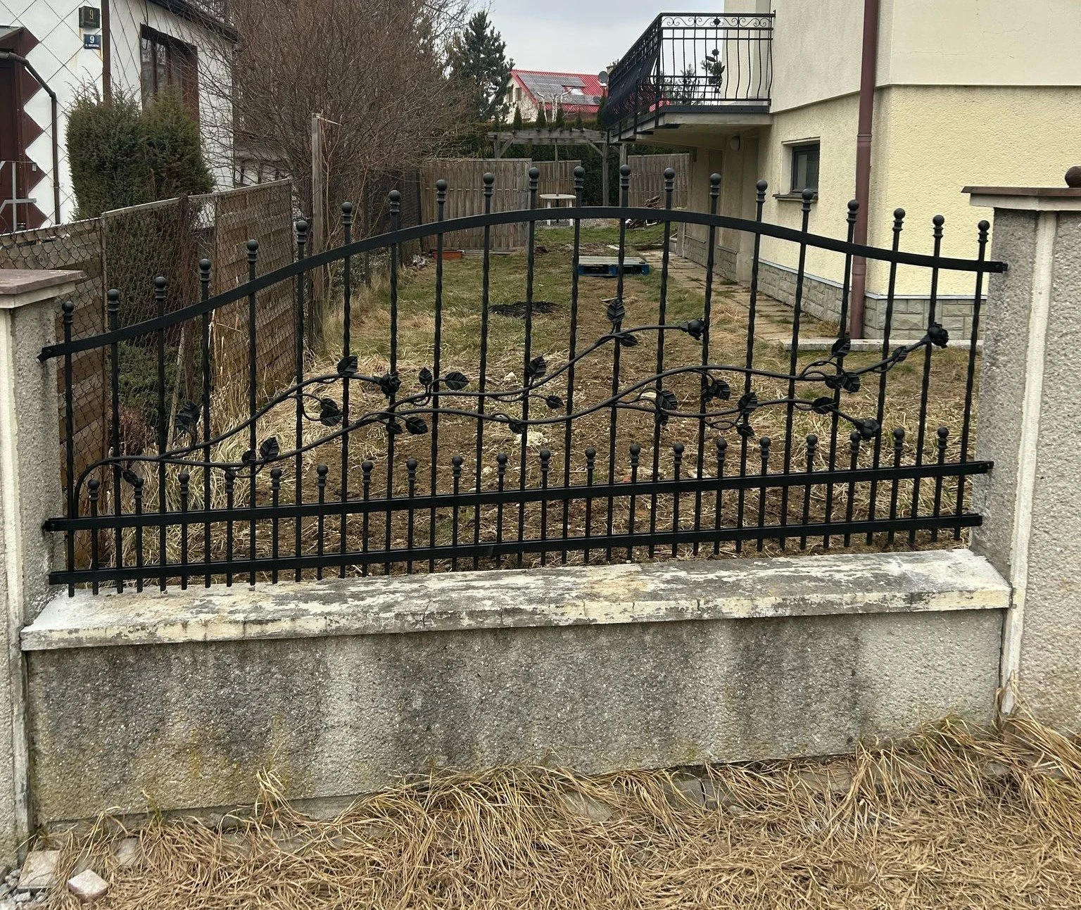 Snycerka w Metalu - Brama Drzewo