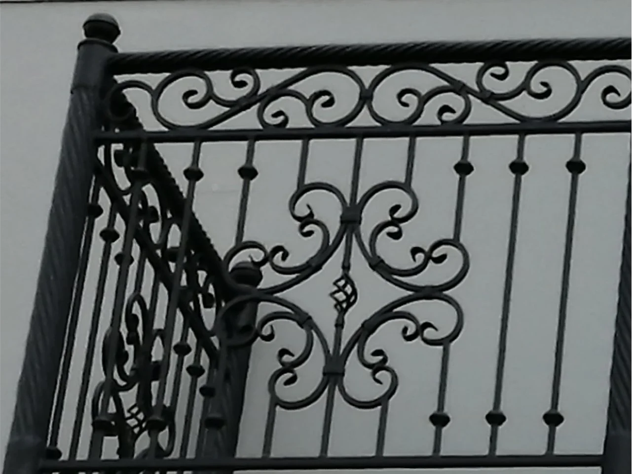 Detal balustrady balkonowej - Esownice