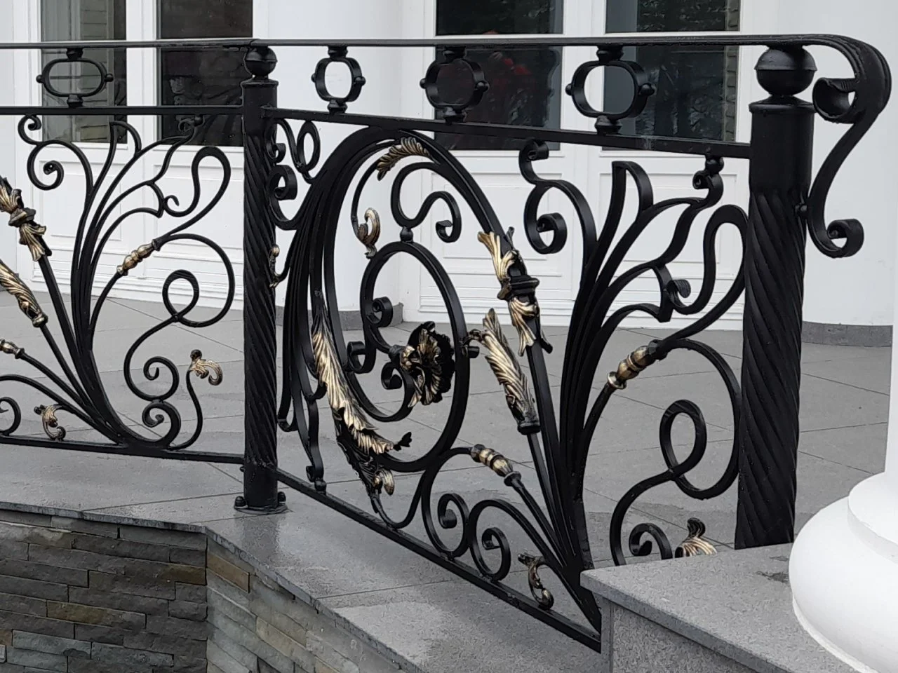 Detal Balustrady Kutej - Złocone Kwiaty